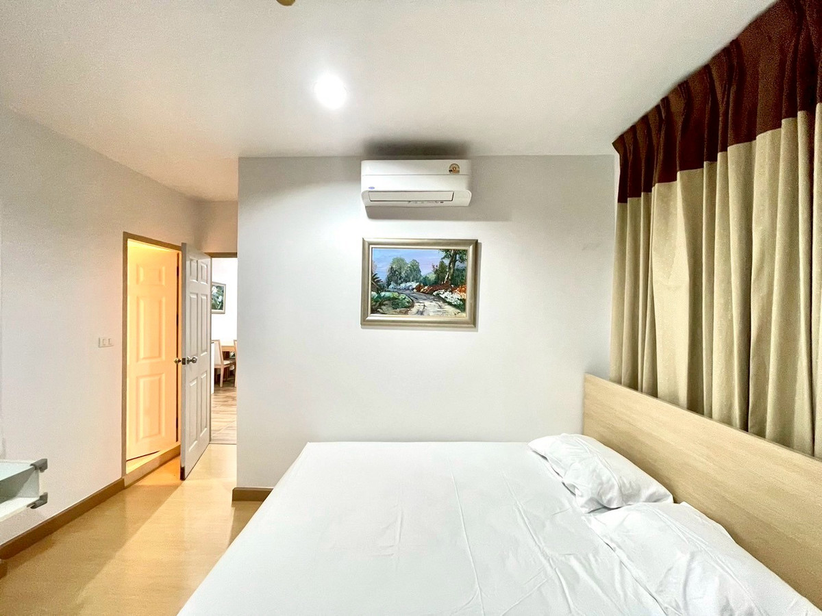 For SaleCondoRatchadapisek, Huaikwang, Suttisan : 2 bedrooms, 2 bathrooms, looking down, next to Huai Khwang MRT! ☄️Life@Ratchada-Huai Khwang, size 55 sq m, only 5.XX million ☄️ Very good value, can make an appointment to view 📞081-152-6154 Ya (Agent), location in the heart of a non-sleeping area.