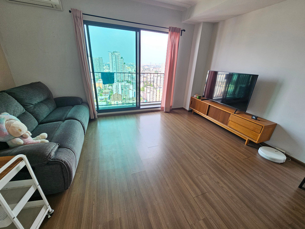 For SaleCondoRatchadapisek, Huaikwang, Suttisan : Condo for sale, Ideo Ratchada-Sutthisan, 2 bedrooms, 2 bathrooms, location near MRT Sutthisan, high floor, with furniture and electrical appliances.