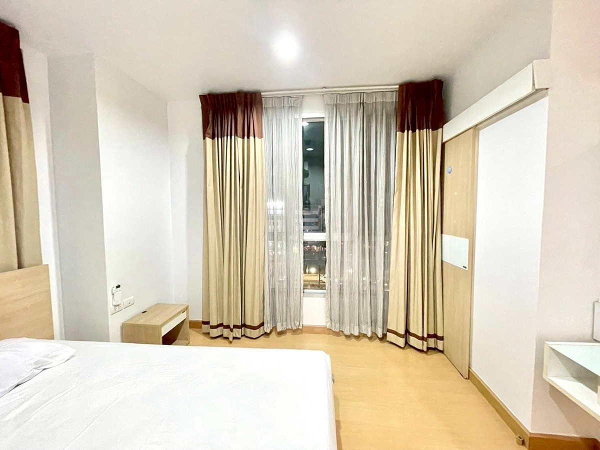 For SaleCondoRatchadapisek, Huaikwang, Suttisan : 2 bedrooms, 2 bathrooms, looking down, next to Huai Khwang MRT! ☄️Life@Ratchada-Huai Khwang, size 55 sq m, only 5.XX million ☄️ Very good value, can make an appointment to view 📞081-152-6154 Ya (Agent), location in the heart of a non-sleeping area.