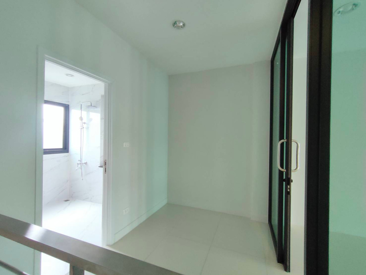 For RentShop HouseOnnut, Udomsuk : Commercial building for rent, THE MASTER project @ BTS ONNUT – PATTANAKARN (ST-02)