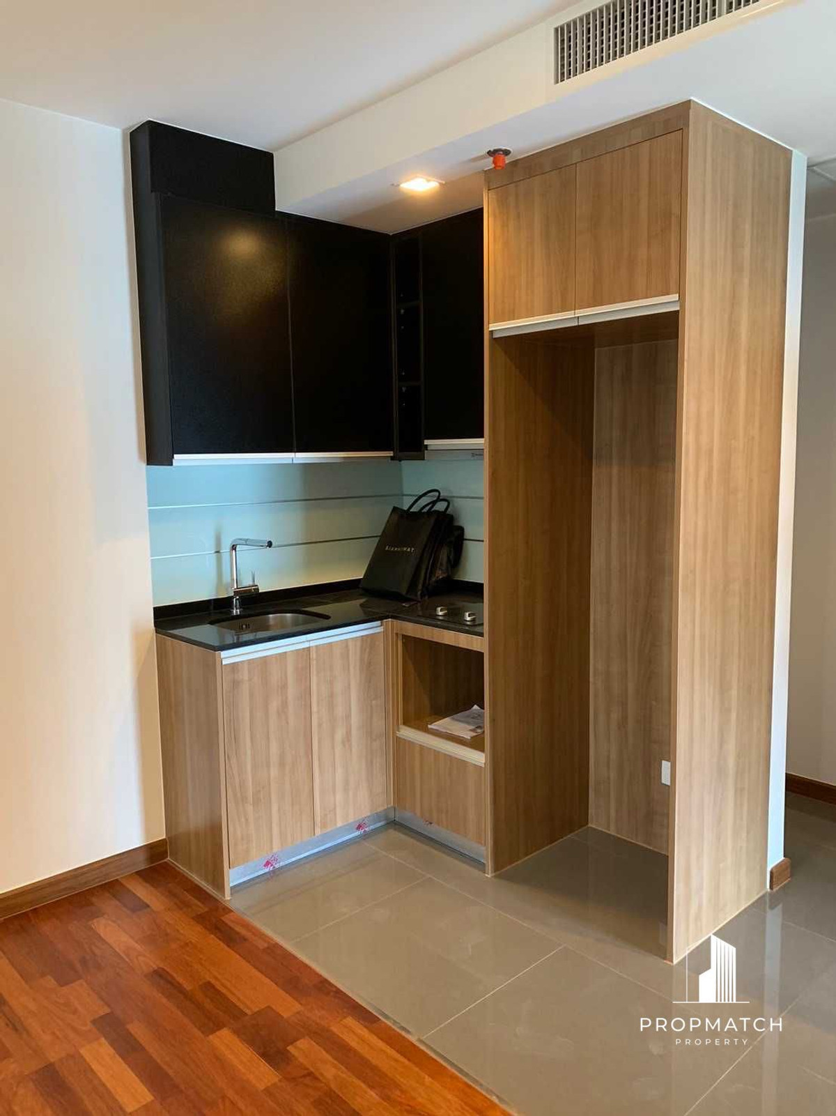 ✨Flash Deal ✨( 2Bed 1Bath 46.58SQM.) แต่งครบพร้อมอยู่ !! เพียง 32,000บาทต่อเดือน Tel.0981315848 @propmatch Loading...