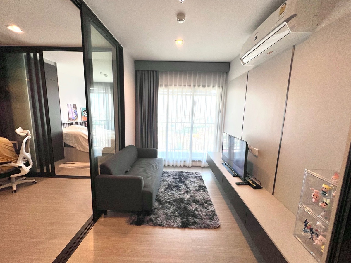 For SaleCondoThaphra, Talat Phlu, Wutthakat : Selling at a loss, urgently, Life Sathorn Sierra 36 sq m, next to BTS Talat Phlu 150 m.
Price 3.69 million, very beautiful build, new room.