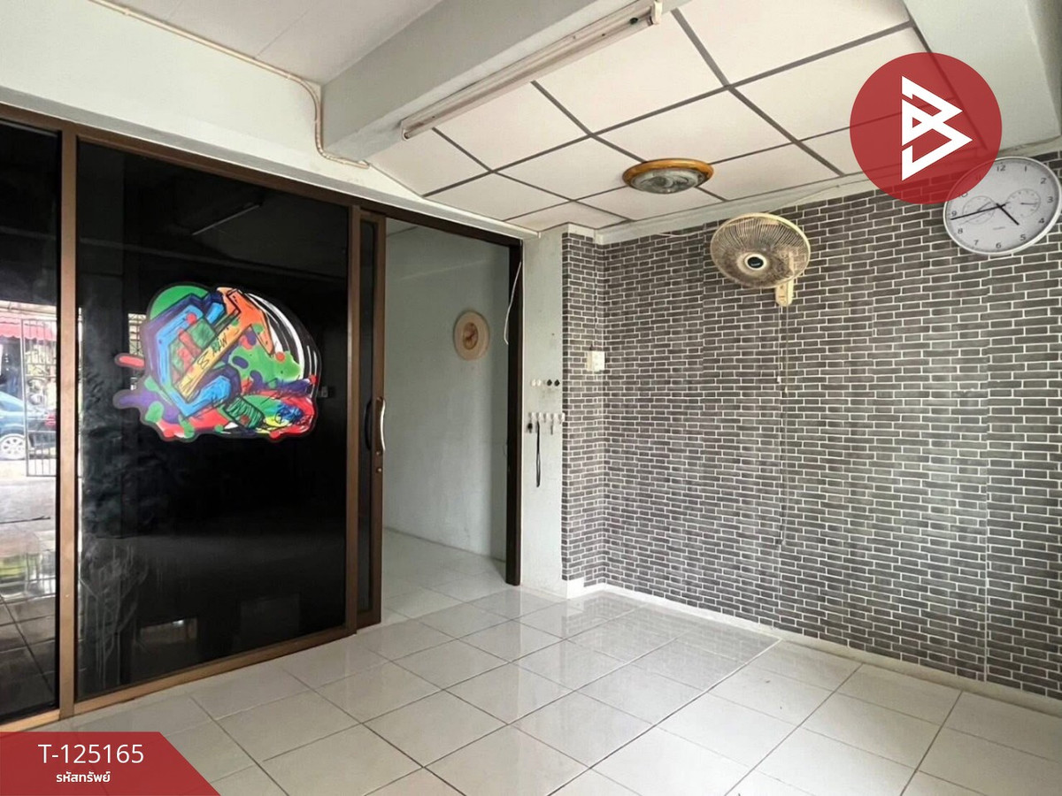 Townhouse for sale Don Thong Thani Village, Bang Tin Ped Subdistrict, Chachoengsao Province Loading...