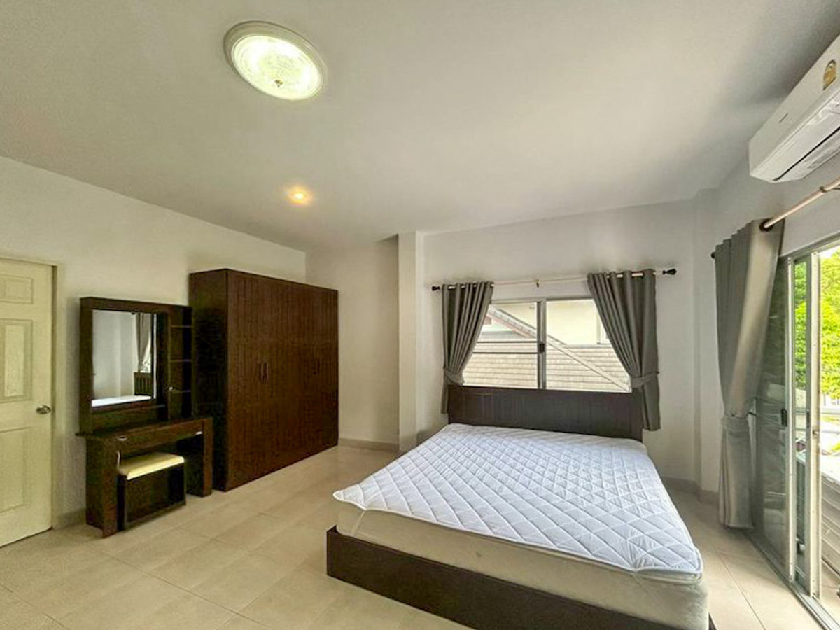 Pool villa for rent near international schools and the Royal Flora, Hang Dong, Chiang Mai. Loading...