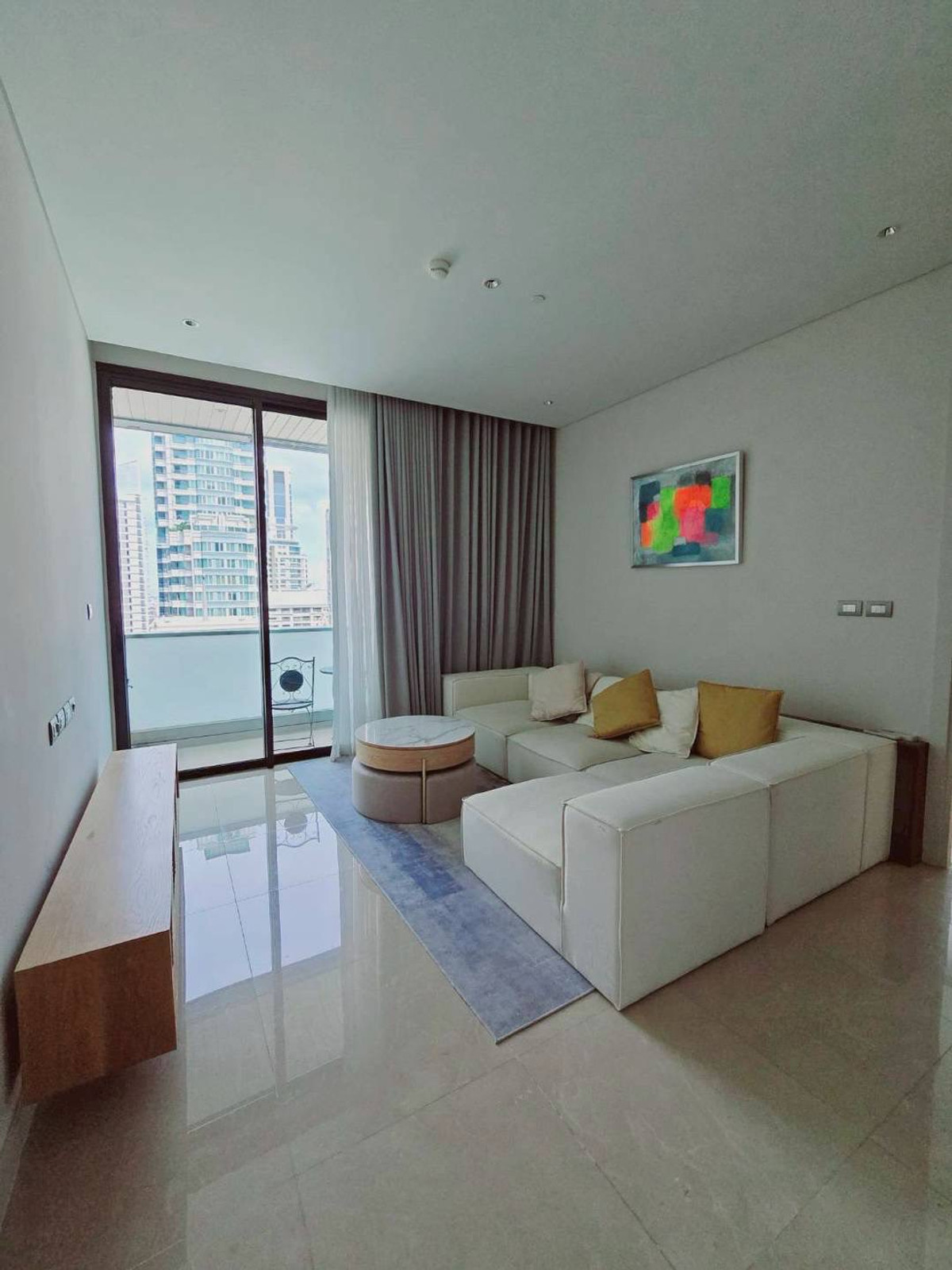 ขายคอนโดวิทยุ ชิดลม หลังสวน : +++ขายด่วน+++ Sindhorn Residence** 1 ห้องนอน ขนาด 74 ตร.ม. 