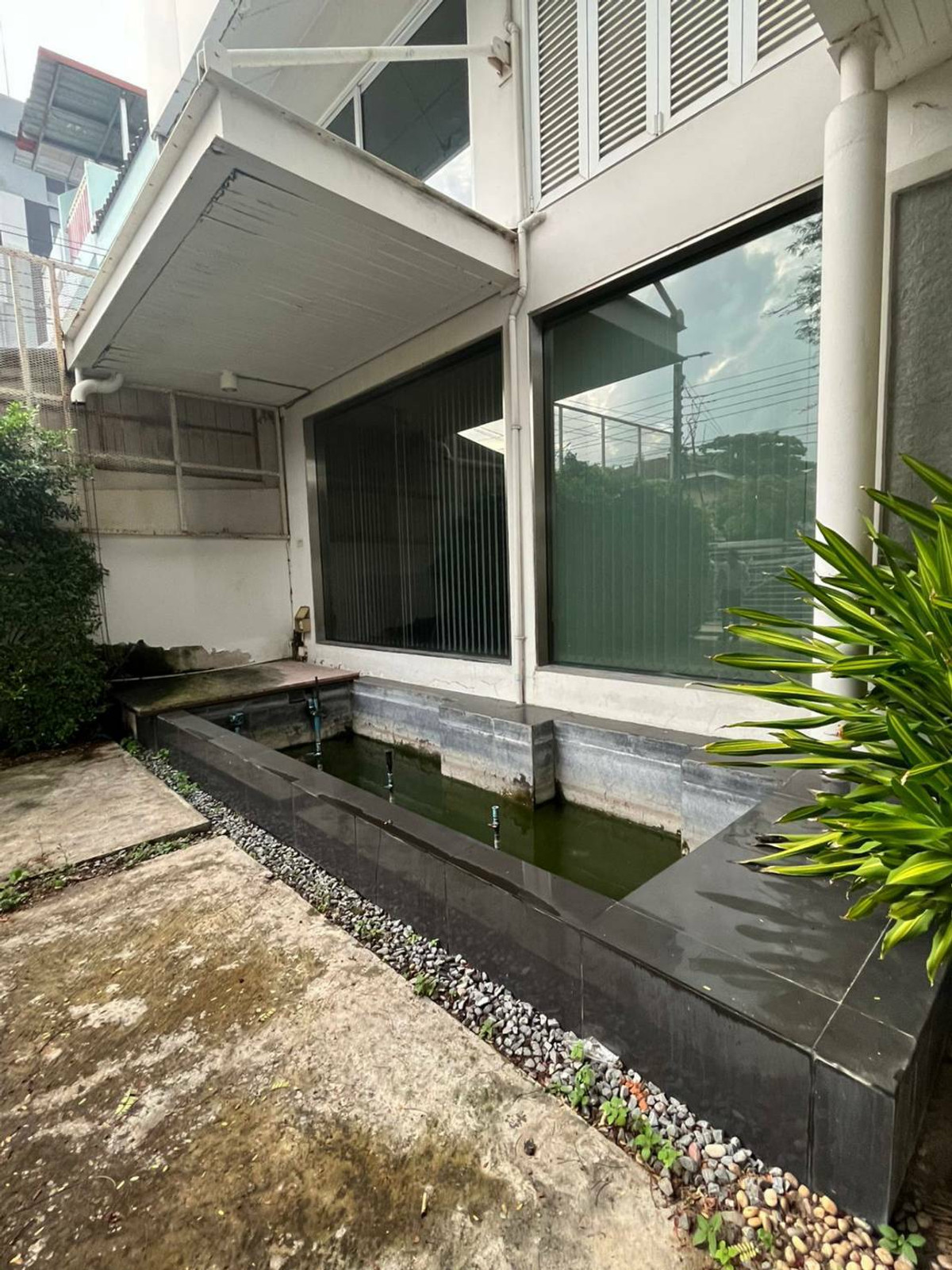 500 meters from BTS Station. Home office for rent in Soi Sukhumvit 50 Loading...