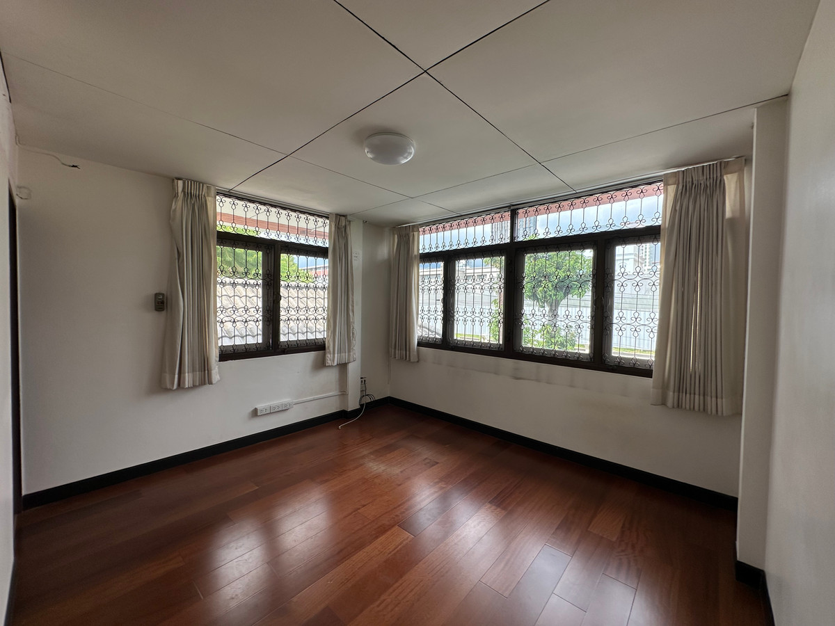 ขายบ้านสุขุมวิท อโศก ทองหล่อ : 🏡 บ้านเดี่ยว - แปลงมุมสุดพิเศษ บนทำเลสุขุมวิท 64 – ใกล้ BTS และทางด่วน |  🏡 2-Storey Corner Residence @ Golden Location - Sukhumvit 64