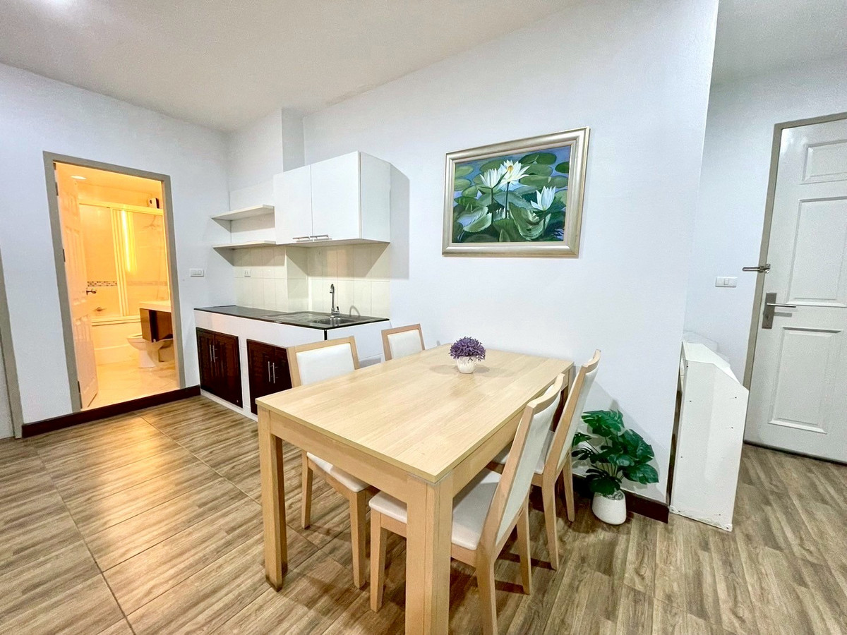 For SaleCondoRatchadapisek, Huaikwang, Suttisan : 2 bedrooms, 2 bathrooms, looking down, next to Huai Khwang MRT! ☄️Life@Ratchada-Huai Khwang, size 55 sq m, only 5.XX million ☄️ Very good value, can make an appointment to view 📞081-152-6154 Ya (Agent), location in the heart of a non-sleeping area.