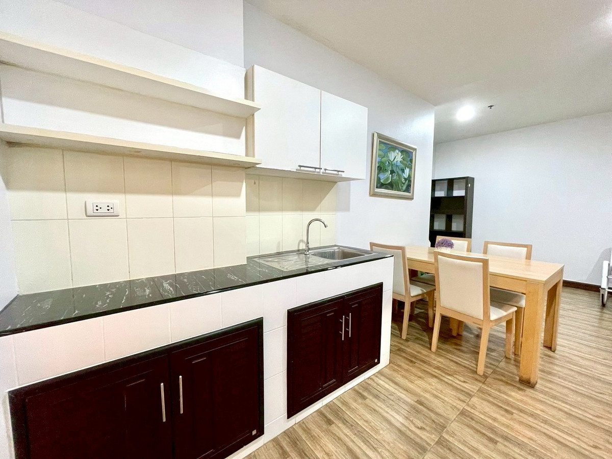 For SaleCondoRatchadapisek, Huaikwang, Suttisan : 2 bedrooms, 2 bathrooms, looking down, next to Huai Khwang MRT! ☄️Life@Ratchada-Huai Khwang, size 55 sq m, only 5.XX million ☄️ Very good value, can make an appointment to view 📞081-152-6154 Ya (Agent), location in the heart of a non-sleeping area.