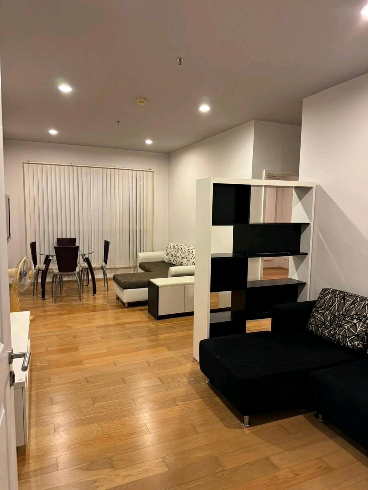 For RentCondoSathorn, Narathiwat : Condo for rent, Hive Sathorn, BTS Krung Thonburi Station.