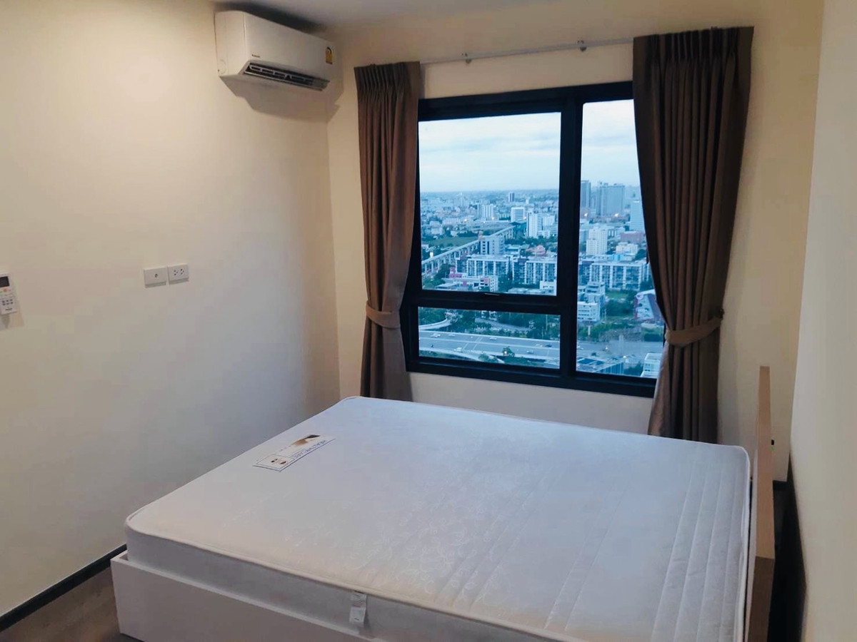 For SaleCondoPattanakan, Srinakarin : Condo for sale: Richpark @Triple Station, next to Airport Link Hua Mak Station and MRT Phatthanakan Station.