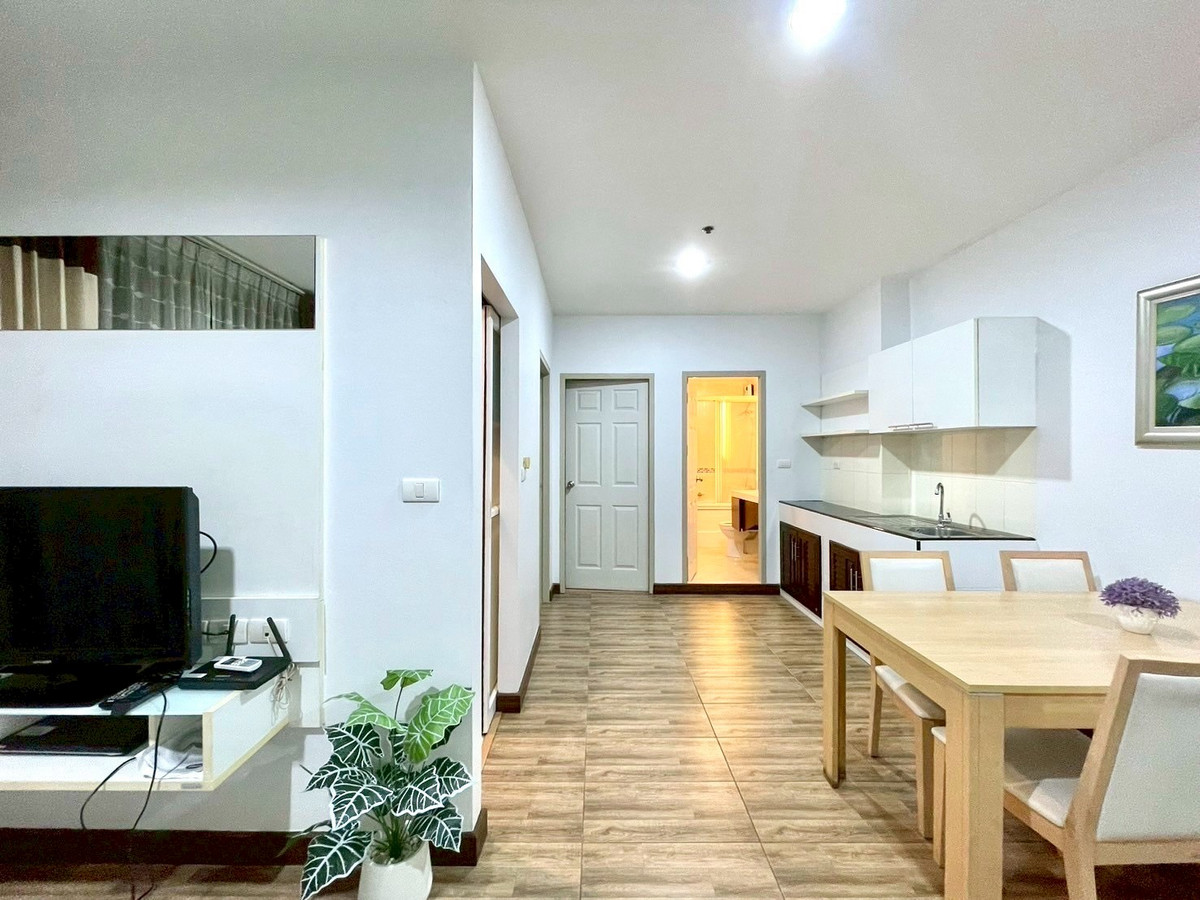 For SaleCondoRatchadapisek, Huaikwang, Suttisan : 2 bedrooms, 2 bathrooms, looking down, next to Huai Khwang MRT! ☄️Life@Ratchada-Huai Khwang, size 55 sq m, only 5.XX million ☄️ Very good value, can make an appointment to view 📞081-152-6154 Ya (Agent), location in the heart of a non-sleeping area.
