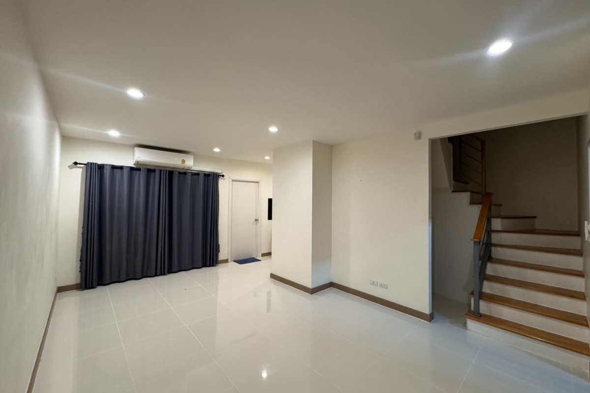 For rent, 2-story house, ready to move in, only 14,000 baht per month, wide front of the house, wont bump into anyone, garden view, near Central Westville, MRT Bang Phul, Cistal Ratchaphruek, Rama 5 Circle, The Gallery Project. Nature Trend Close to natur Loading...