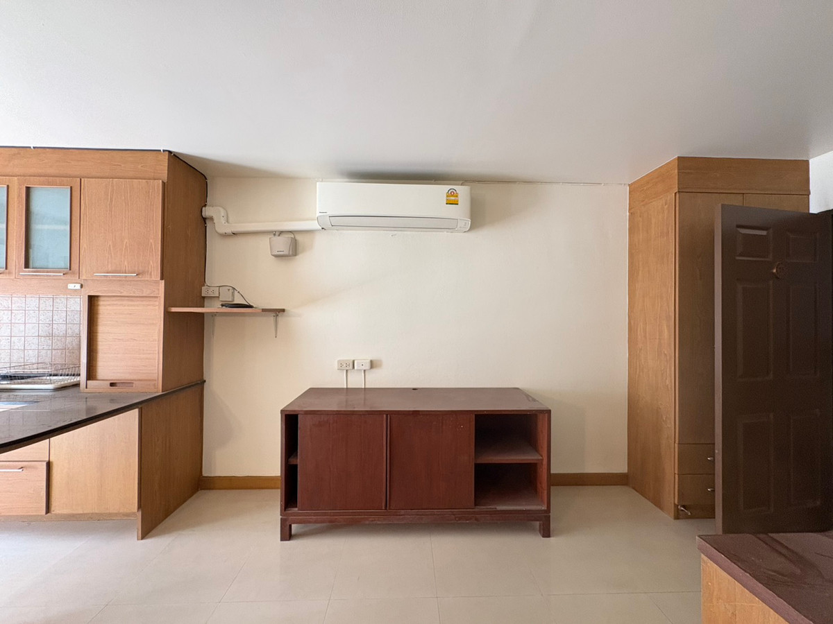 For rent!! 1 bedroom condo near the Pink Skytrain, Champs Elysees Avenue Condominium. Loading...