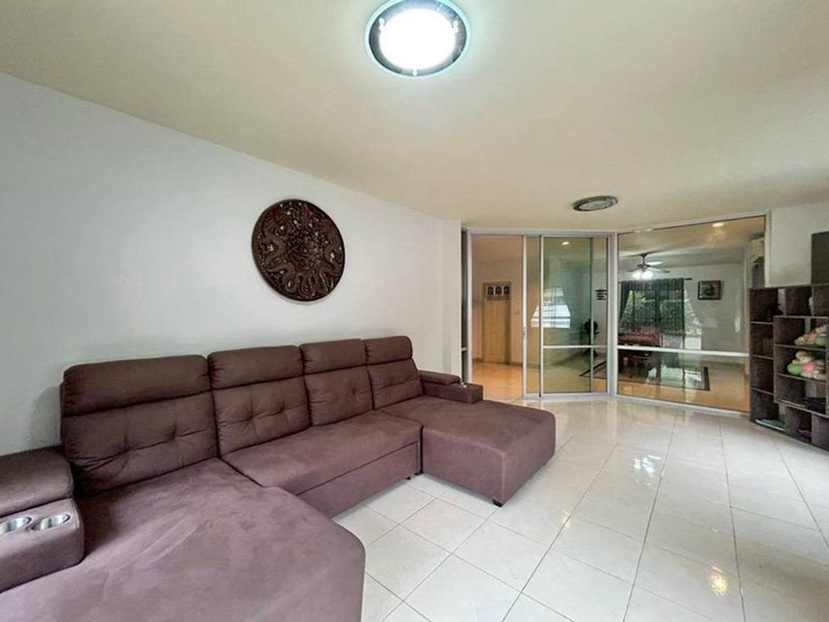 Pool villa for rent near international schools and the Royal Flora, Hang Dong, Chiang Mai. Loading...