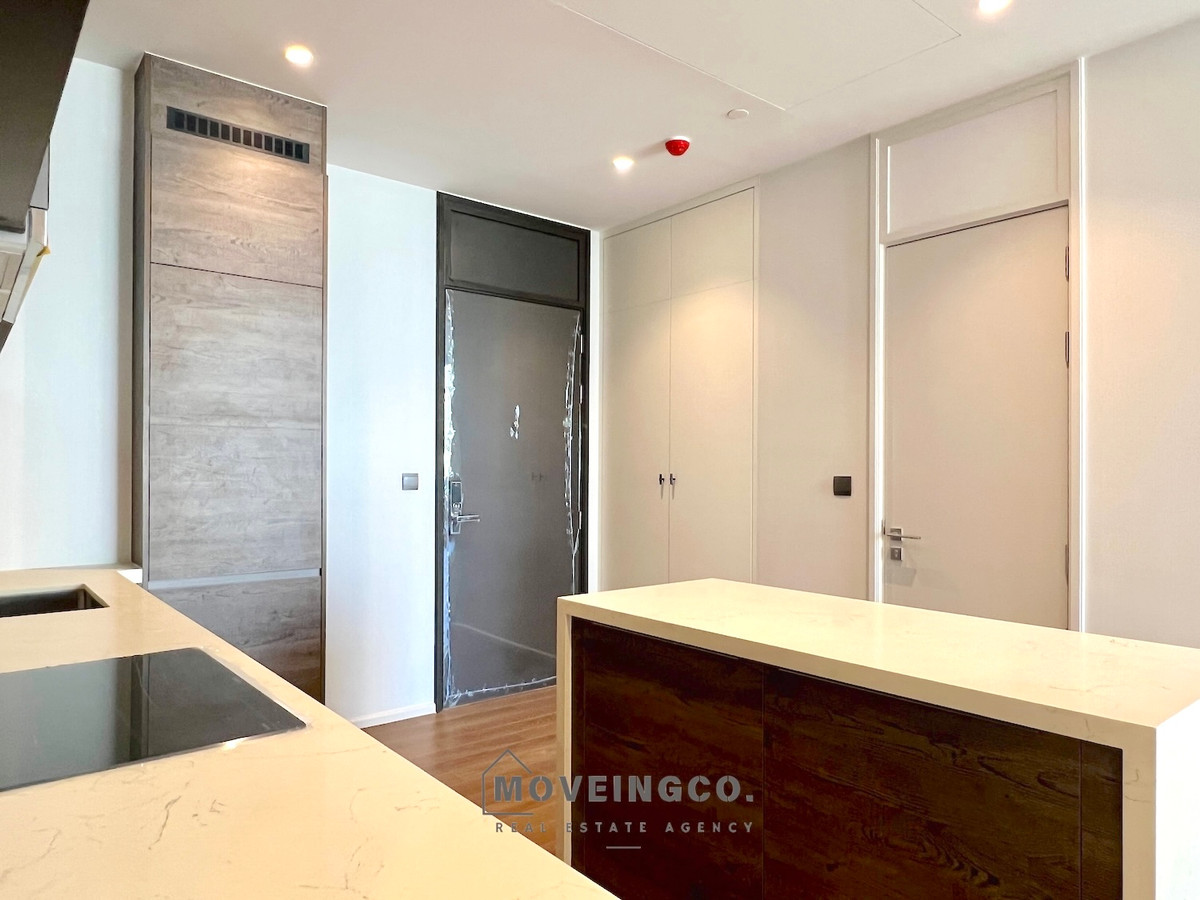 2 Beds condo in soi Tonson Langsuan, near Lumpini park, Velaa Langsuan Loading...