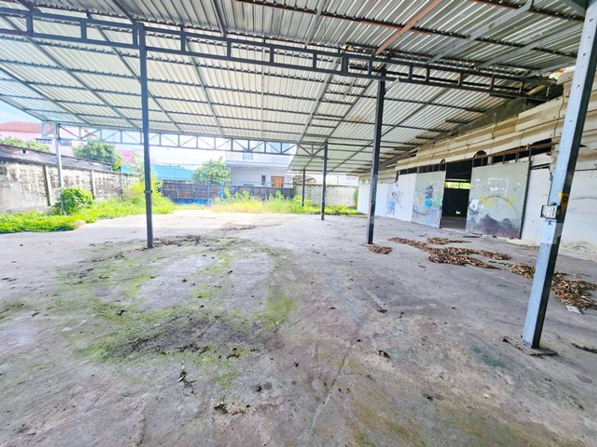 เข้าได้รถบรรทุกใหญ่ 40 ฟุต หนองจอก ให้เช่าโกดัง2ชั้น พร้อมสำนักงาน2ชั้น เกือบ 1ไร่ 372ตร.วา ห้องพักพนักงาน 6ห้อง Loading...