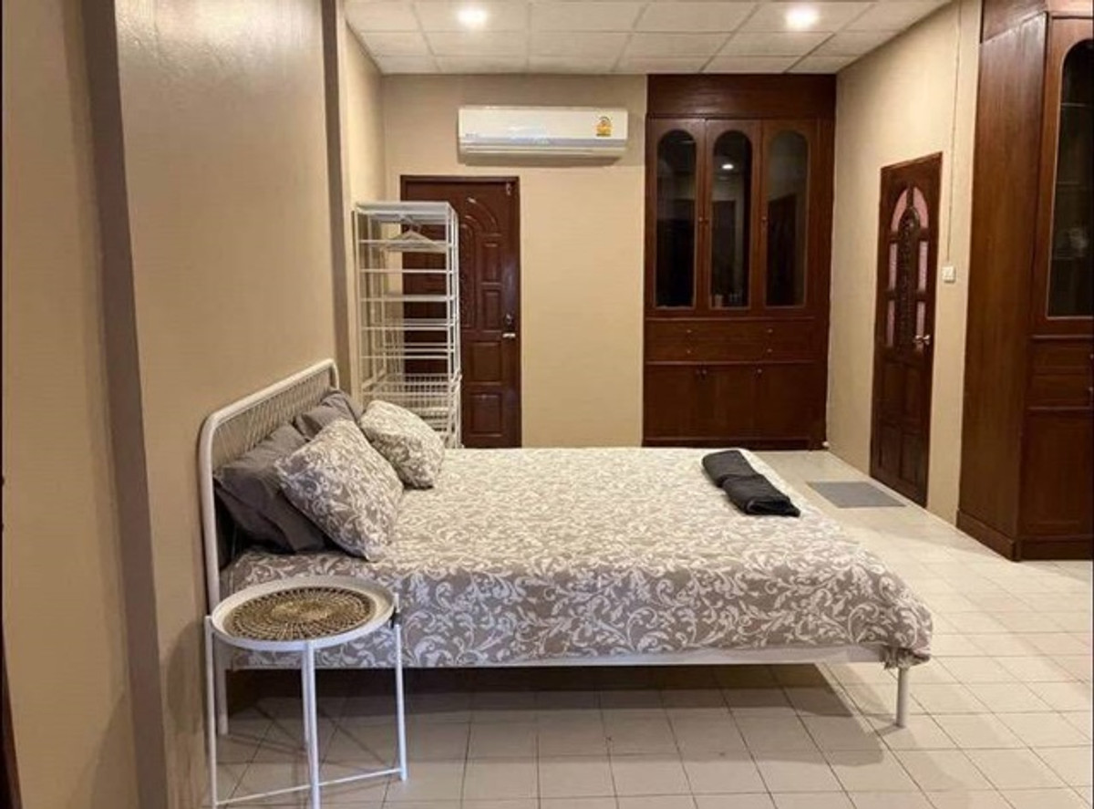 ซอยลาซาล 20-26 แบริ่ง 10-16 5A/C BTSแบริ่ง 1.2 กม. พร้อมเข้าอยู่ ให้เช่าทาวน์เฮ้าส์สุดหรู 3.5ชั้น มีดาดฟ้า รีโนเวทใหม่ Loading...