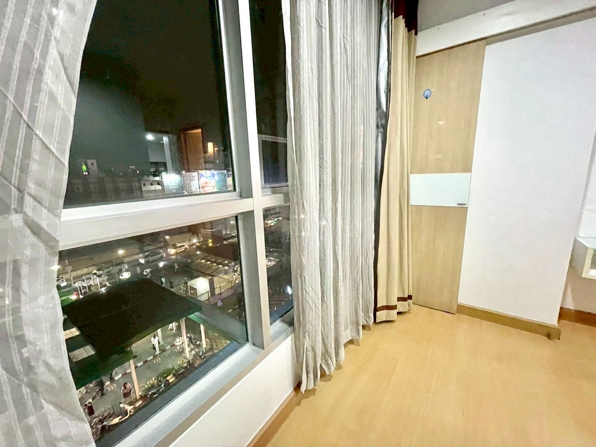 For SaleCondoRatchadapisek, Huaikwang, Suttisan : 2 bedrooms, 2 bathrooms, looking down, next to Huai Khwang MRT! ☄️Life@Ratchada-Huai Khwang, size 55 sq m, only 5.XX million ☄️ Very good value, can make an appointment to view 📞081-152-6154 Ya (Agent), location in the heart of a non-sleeping area.