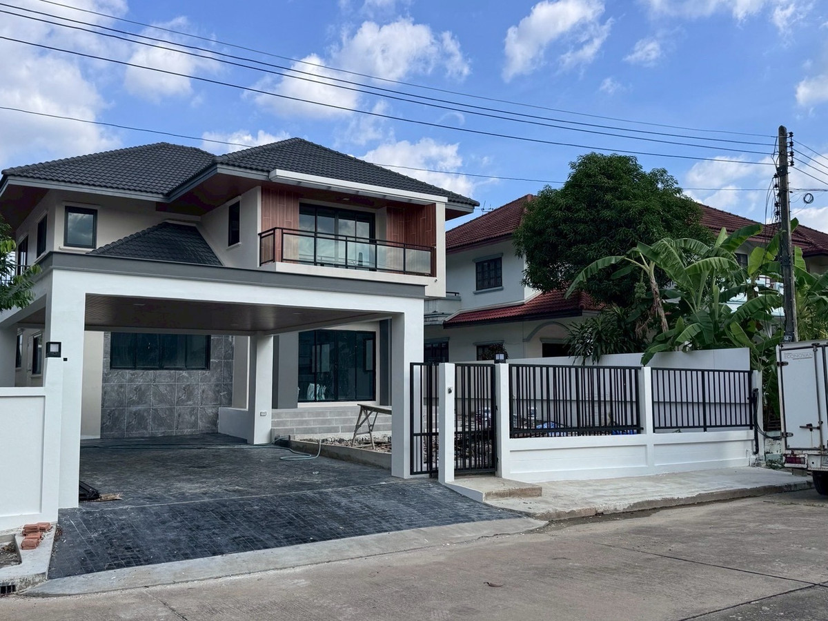 For SaleHousePathum Thani,Rangsit, Thammasat : Newly decorated house for sale Muang Ek Thaksin University, Project 8, Phahonyothin 87, with swimming pool, area 107.30 sq m, 3 bedrooms, 3 bathrooms, 2 parking spaces.