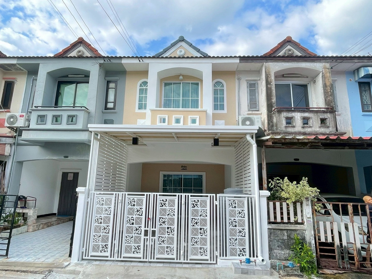 ขายทาวน์เฮาส์ รีโนเวท แต่งครบพร้อมอยู่ หทัยราษฎร์ 39 ราคาดีที่สุดในโซนนี้  Loading...