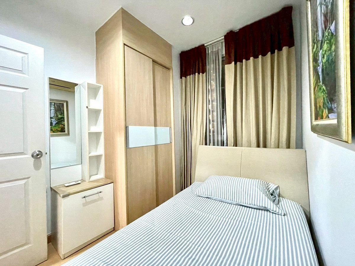 For SaleCondoRatchadapisek, Huaikwang, Suttisan : 2 bedrooms, 2 bathrooms, looking down, next to Huai Khwang MRT! ☄️Life@Ratchada-Huai Khwang, size 55 sq m, only 5.XX million ☄️ Very good value, can make an appointment to view 📞081-152-6154 Ya (Agent), location in the heart of a non-sleeping area.