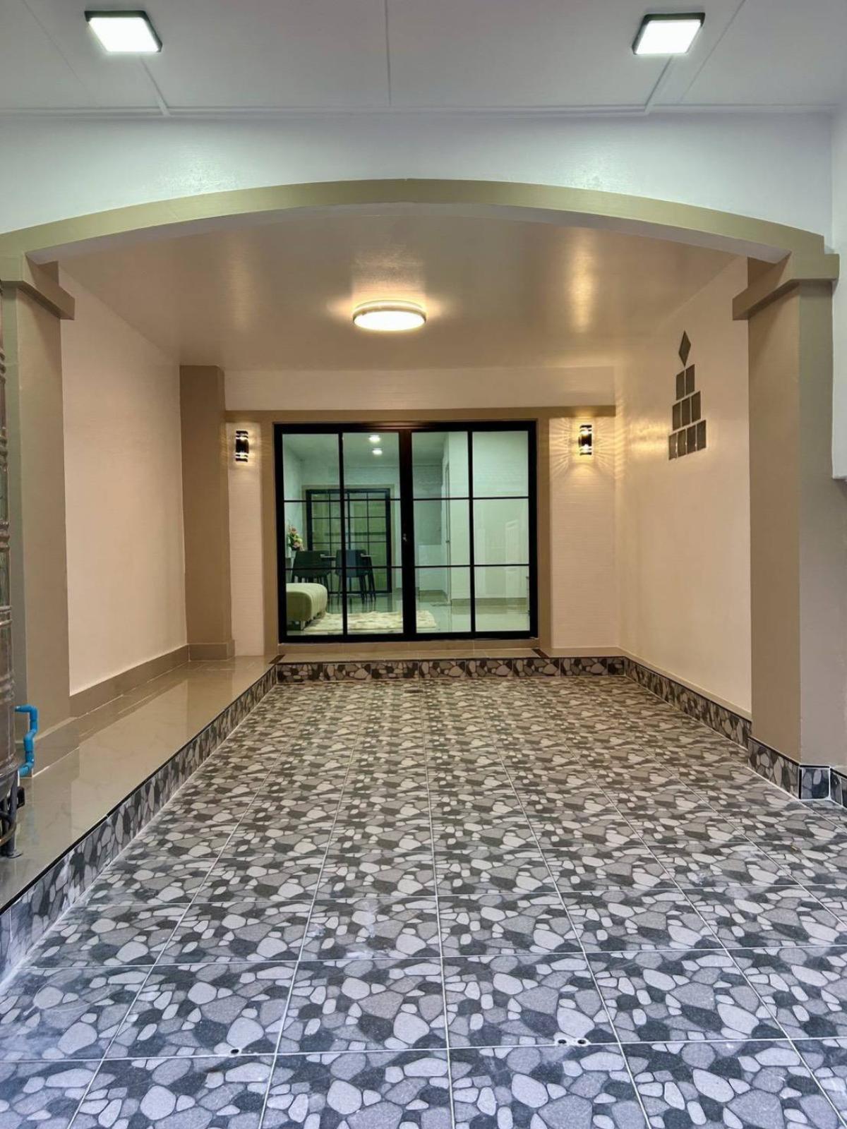 ขายทาวน์โฮมนนทบุรี บางใหญ่ บางบัวทอง : ขายทาวน์เฮ้าส์/ทาวน์โฮม  บ้านมนวดี บางคูรัด บางบัวทอง นนทบุรี CX-135303