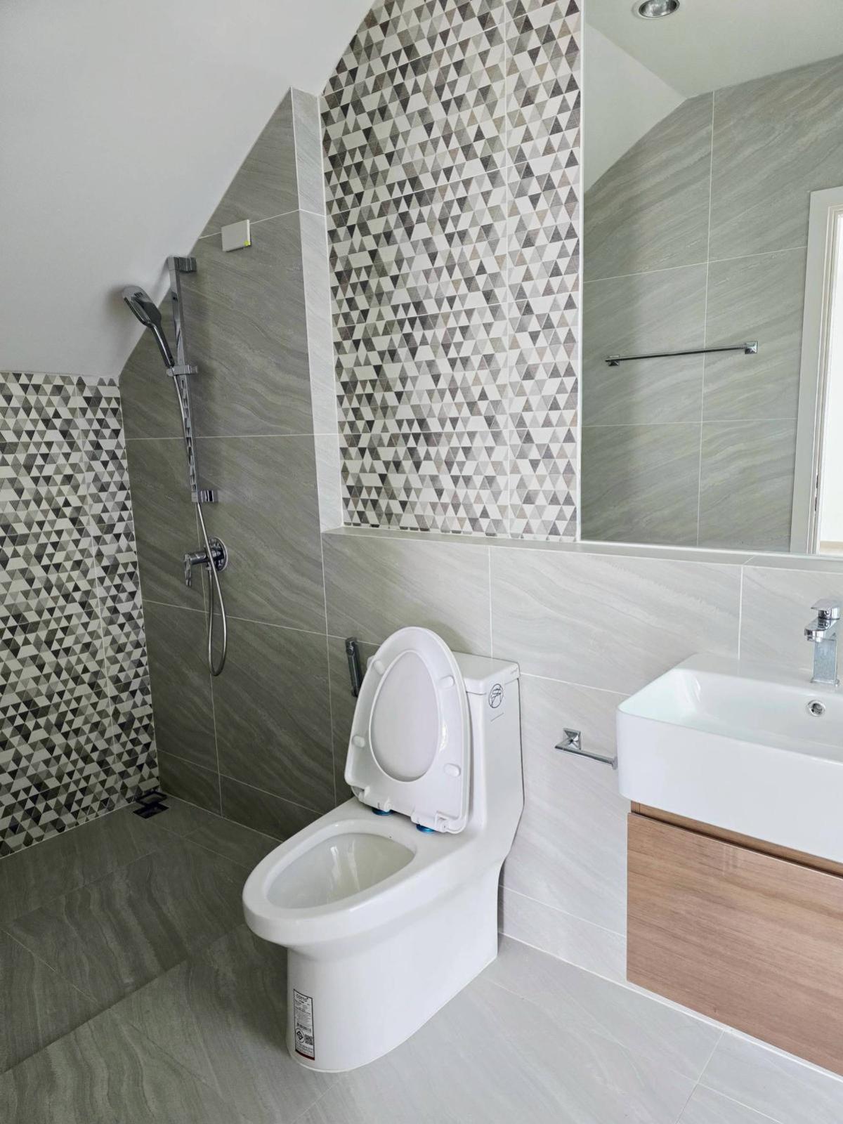 ขายเกษตร นวมินทร์ ลาดปลาเค้า : ขายบ้าน เนอวานา แอบโซลูท เอกมัย - รามอินทรา สะพานสูง เขต ลาดพร้าว กรุงเทพ CX-135116