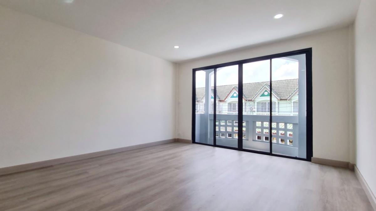 ขายทาวน์โฮมนนทบุรี บางใหญ่ บางบัวทอง : ขายทาวน์เฮ้าส์/ทาวน์โฮม  หมู่บ้านตะวันนา รีโนเวทใหม่ บางกระสอ เมืองนนทบุรี นนทบุรี CX-135059