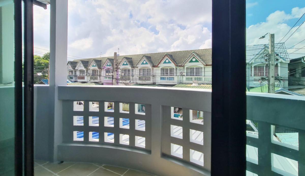 ขายทาวน์โฮมนนทบุรี บางใหญ่ บางบัวทอง : ขายทาวน์เฮ้าส์/ทาวน์โฮม  หมู่บ้านตะวันนา รีโนเวทใหม่ บางกระสอ เมืองนนทบุรี นนทบุรี CX-135059