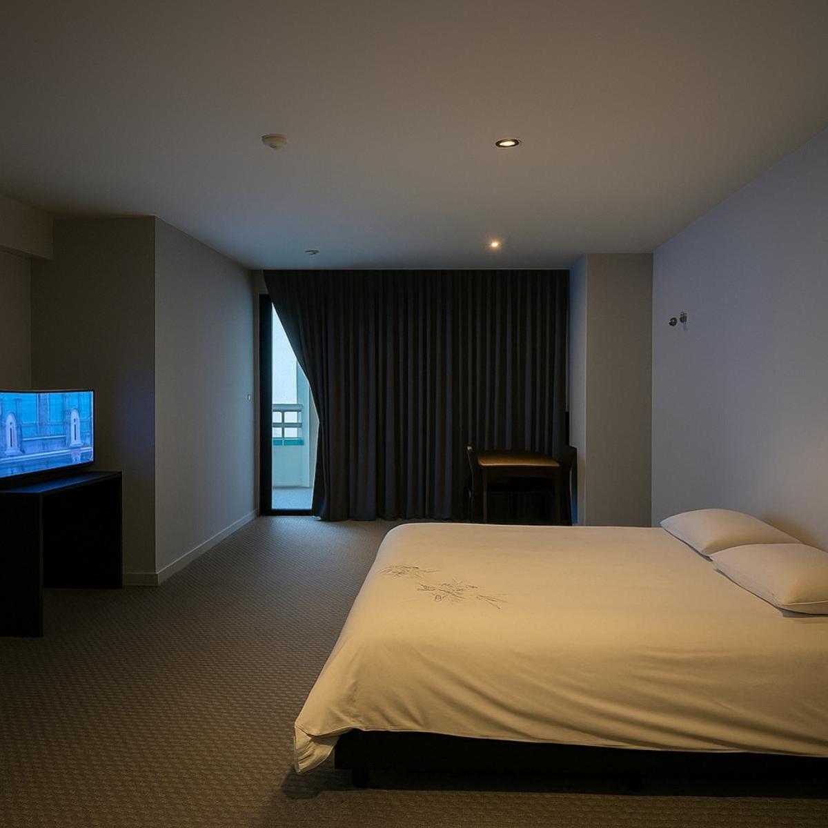 ขายคอนโดสุขุมวิท อโศก ทองหล่อ : ขายคอนโด  ลาส โคลินาส ชั้นสูง MRT-สุขุมวิท คลองเตยเหนือ เขต วัฒนา กรุงเทพ CX-135092