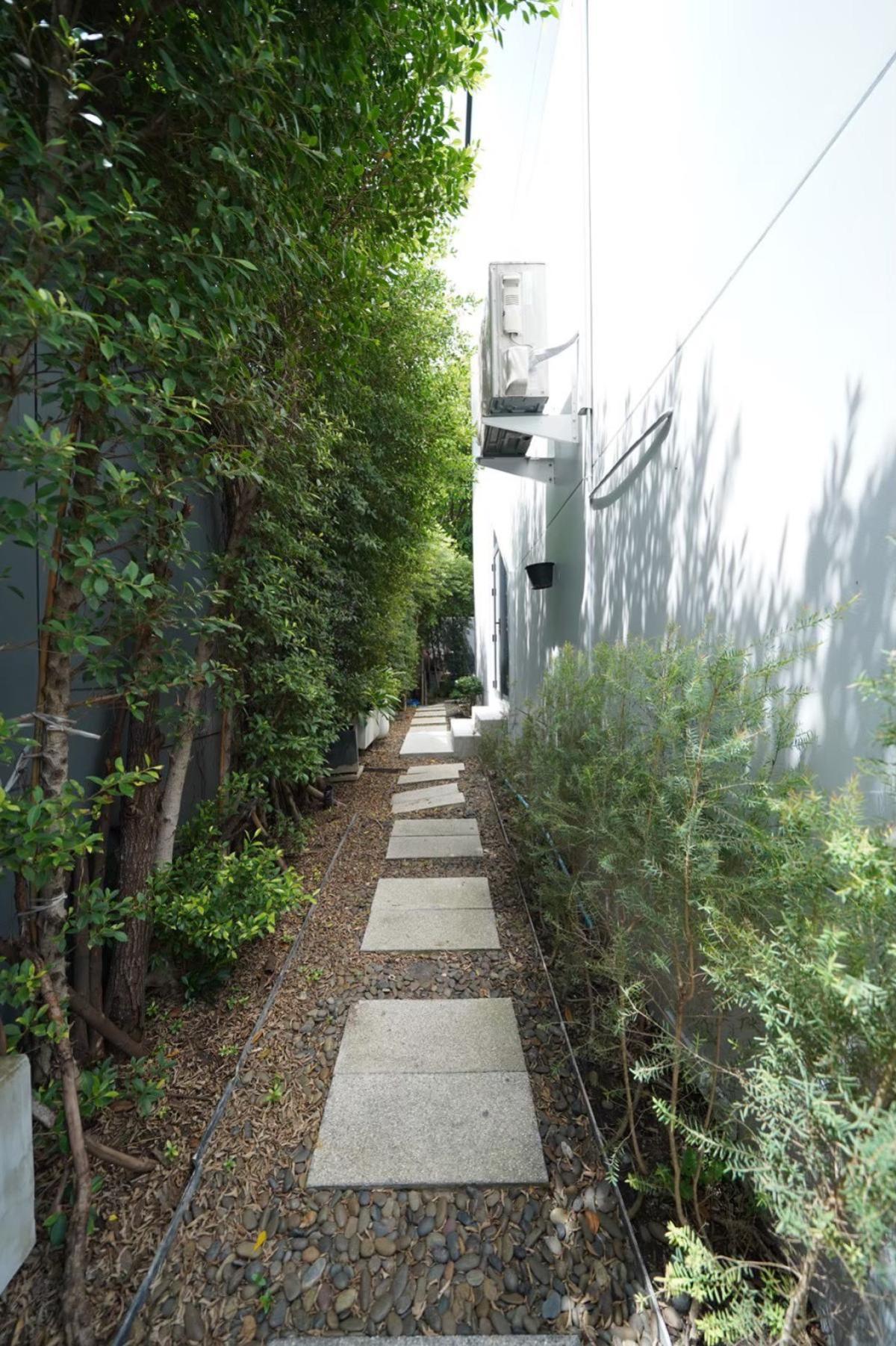 ขายทาวน์โฮมลาดพร้าว เซ็นทรัลลาดพร้าว : ขายบ้าน  ดิ เอท จตุจักร - รัชดา ห้องมุม หน้ากว้าง จอมพล  เขต จตุจักร กรุงเทพ CX-134977