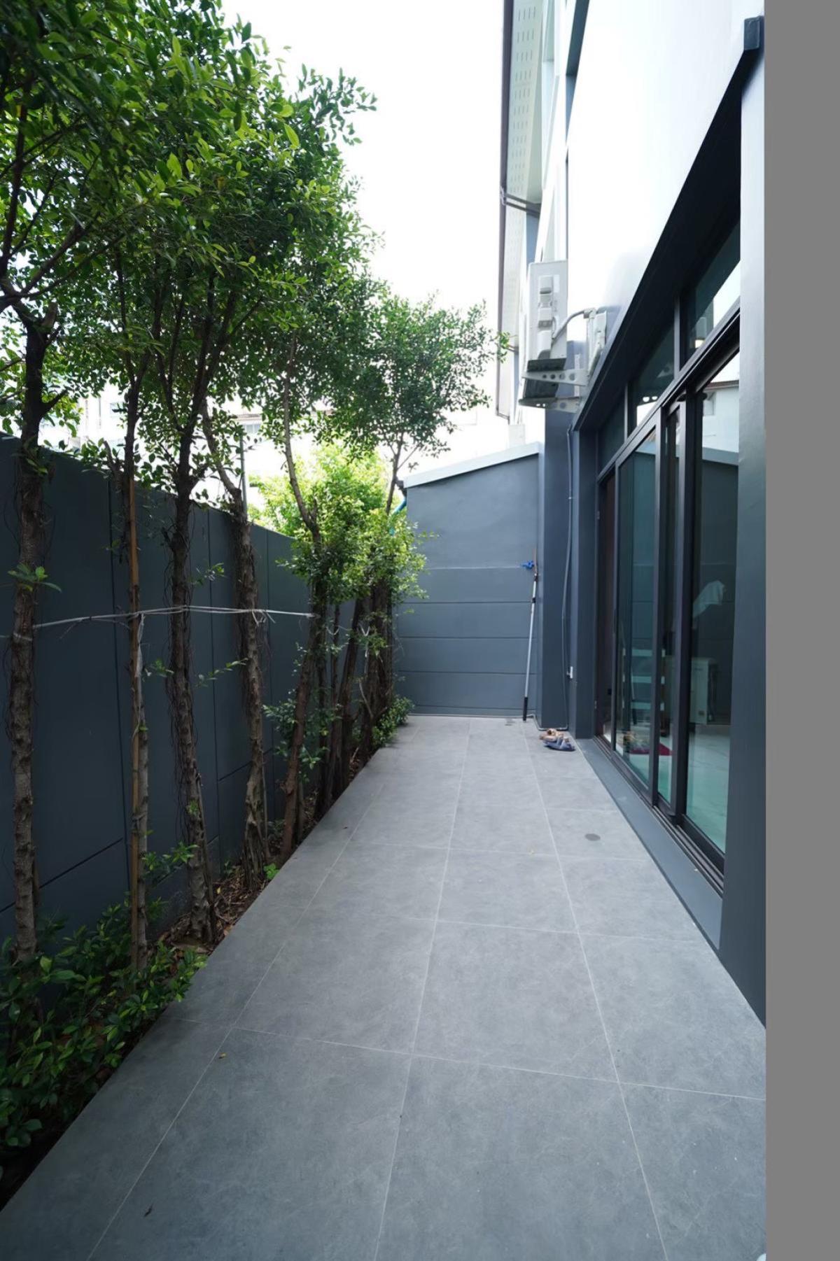 ขายทาวน์โฮมลาดพร้าว เซ็นทรัลลาดพร้าว : ขายบ้าน  ดิ เอท จตุจักร - รัชดา ห้องมุม หน้ากว้าง จอมพล  เขต จตุจักร กรุงเทพ CX-134977