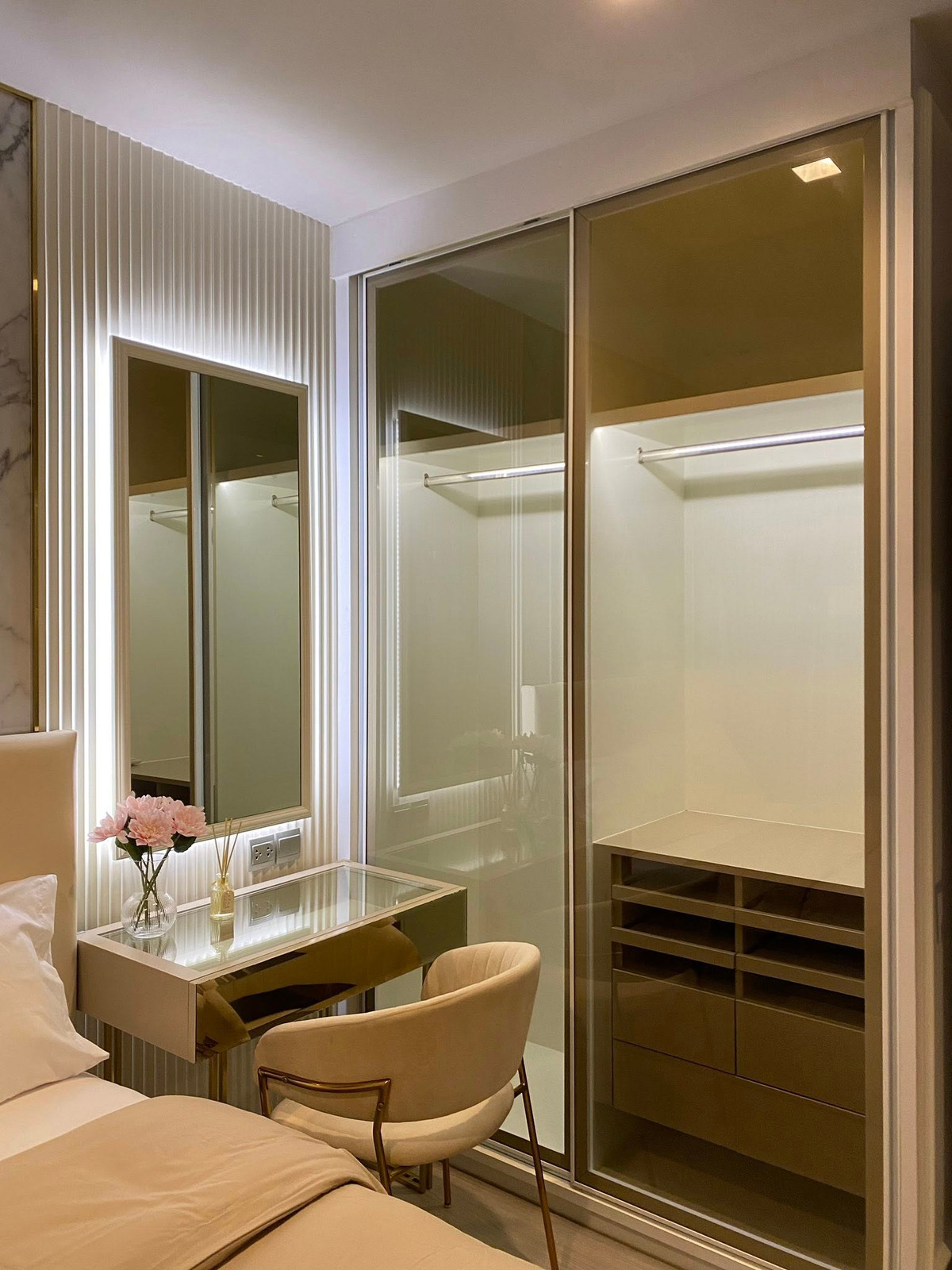 For SaleCondoRama9, Petchburi, RCA : Life Asoke - Rama 9 / 1 Bedroom (SALE WITH TENANT), Life Asoke - Rama 9 / 1 Bedroom (Sale with Tenant) TARN196