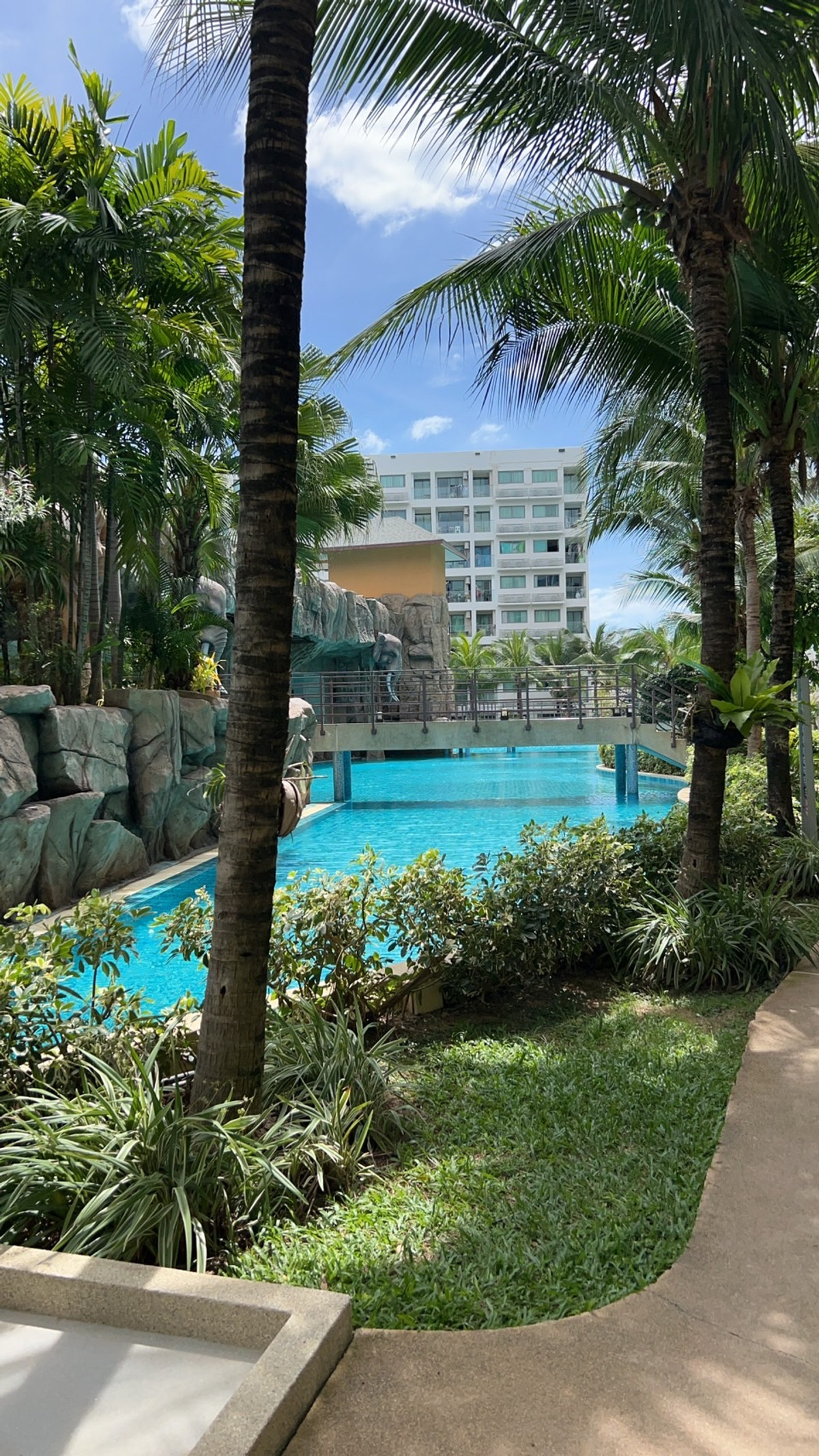 For SaleCondoPattaya, Bangsaen, Chonburi : Unbeatable deal! Own a beautifully furnished condo at Laguna Beach Resort 3 – The Maldives, one of the most popular resort-style condominiums in Jomtien, Pattaya.