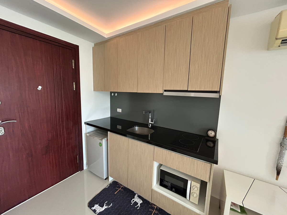 Unbeatable deal! Own a beautifully furnished condo at Laguna Beach Resort 3 – The Maldives, one of the most popular resort-style condominiums in Jomtien, Pattaya. Loading...