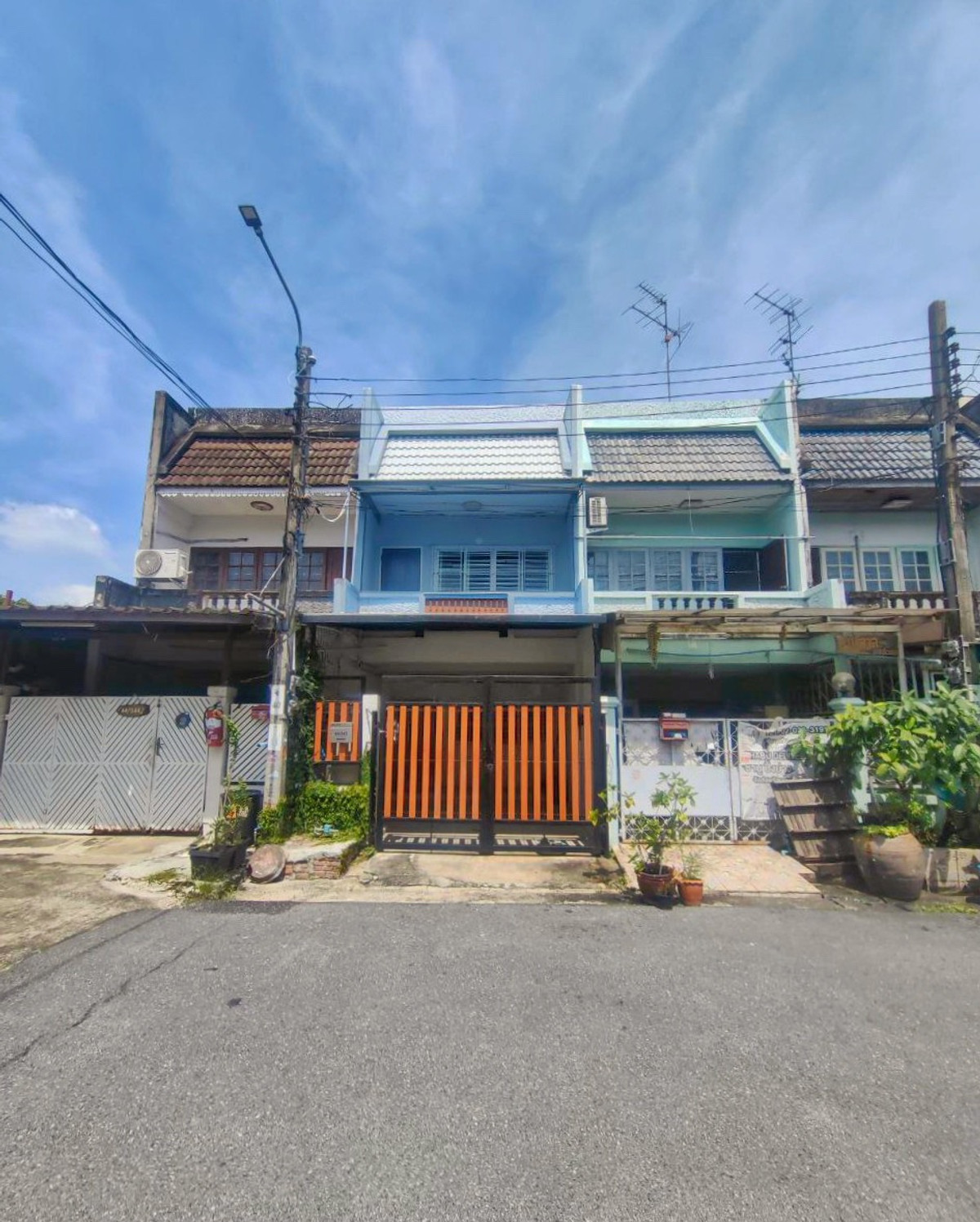 ขายทาวน์โฮมเกษตร นวมินทร์ ลาดปลาเค้า : ขายต่ำกว่าทุน ทาวน์เฮาส์ 2 ชั้น หมู่บ้านคลองจั่นวิลล่า 3 นวมินทร์ 147