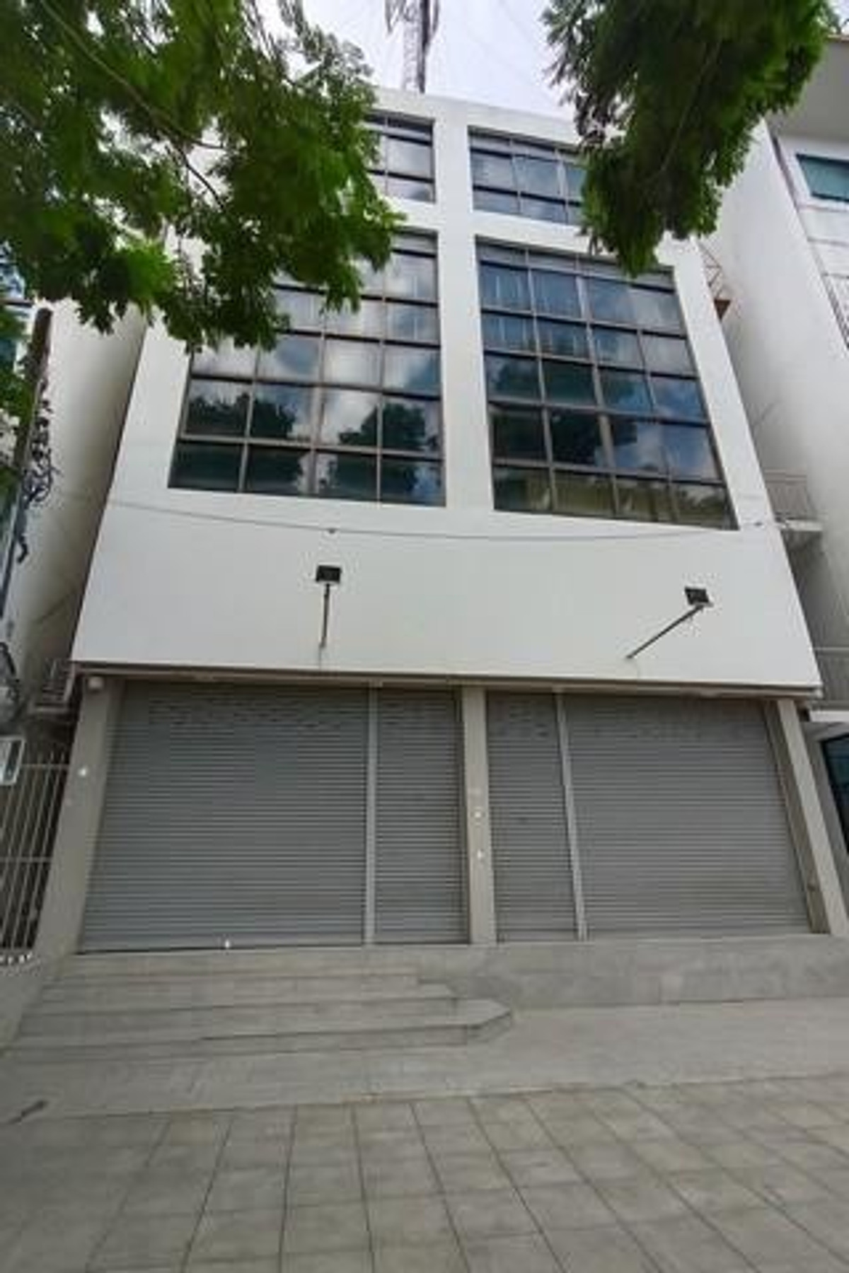 For RentShop HouseRama3 (Riverside),Satupadit : Code C6936 Commercial building for rent, 4.5 floors, 2 units, along Rama 3-Narathiwat Road, suitable for many businesses.