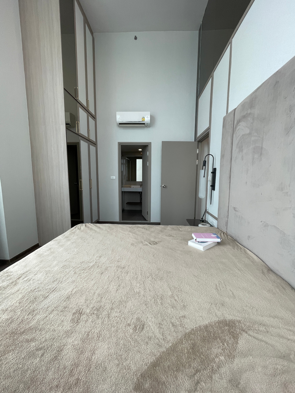 ขายคอนโดพระราม 9 เพชรบุรีตัดใหม่ RCA : ขายคอนโด IDEO พระราม 9 – อโศก | ห้องสวยชั้นสูง ราคาโปรสุดคุ้ม ใกล้ MRT พระราม 9 ฟังก์ชั่น 2 Bedroom Hybrid พร้อมเฟอร์ครบ เข้าอยู่ได้ทันที