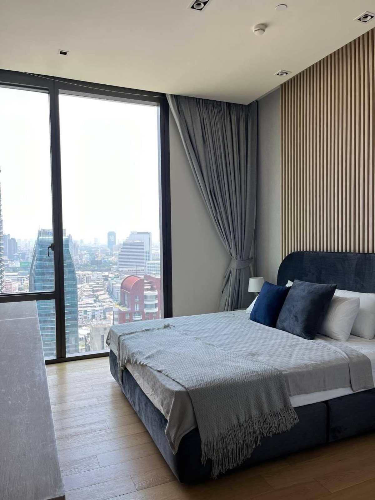 For SaleCondoWitthayu, Chidlom, Langsuan, Ploenchit : Condo 28 Chidlom, convenient travel, near BTS, there is a shuttle, beautiful room, fully furnished. Selling with tenant!!
