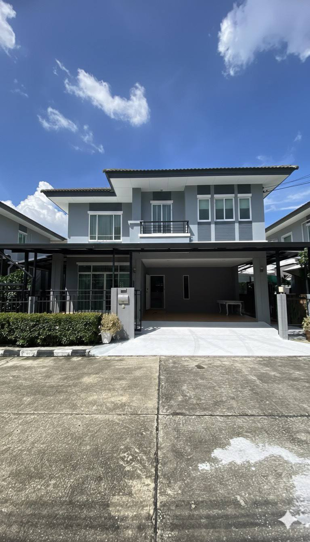 For RentHouseLadkrabang, Suwannaphum Airport : Single house for rent, cheap price, near Suvarnabhumi, convenient travel.