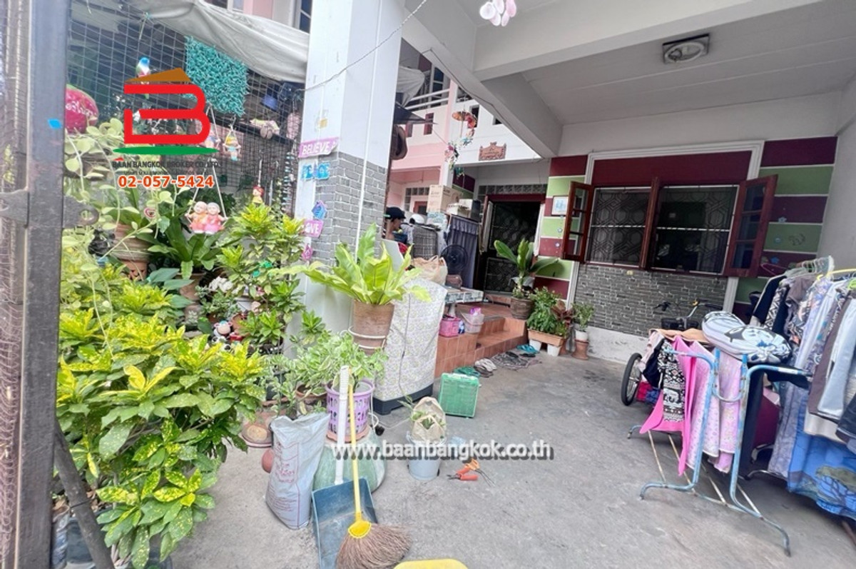 Townhouse, area 20 sq m., Bodinthraraksa Village 4 (Khubon 27, Intersection 25), Khubon Road, Tha Raeng Subdistrict, Bang Khen District. Loading...