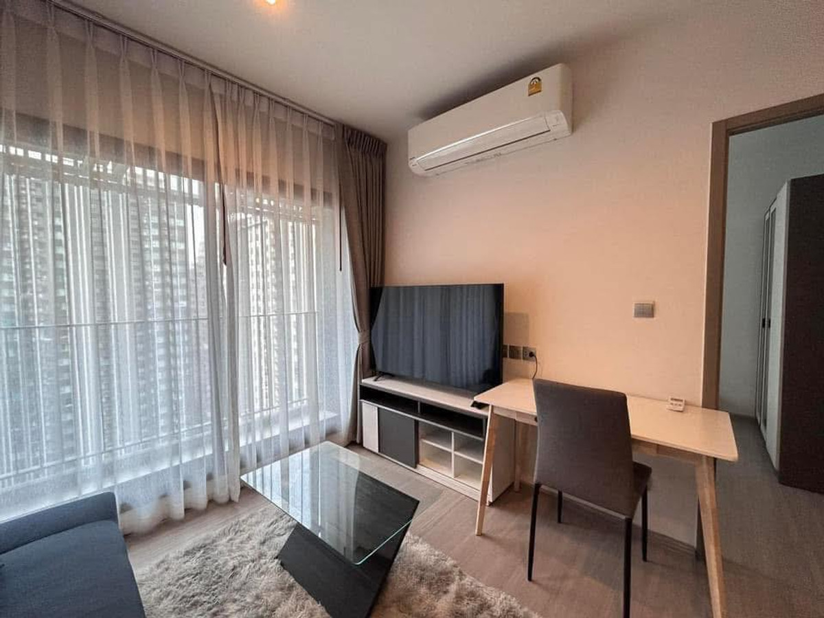 Condo for rent in the heart of a new business area, easy access to Sukhumvit, Asoke, Life Asoke Hype, 35th floor, high floor, beautiful view, no noise 0896620022 Loading...