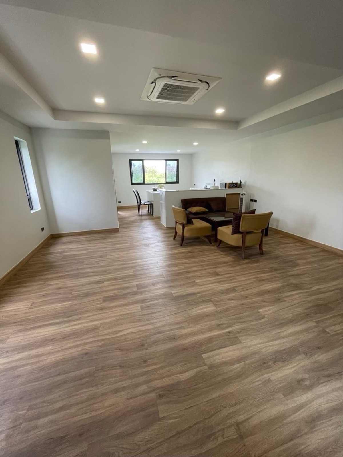 ขายทาวน์โฮมนวมินทร์ รามอินทรา : 📢👇ทำงานและใช้ชีวิตได้ในที่เดียว! ไม่ใช่แค่โฮมออฟฟิศ แต่คือ “บ้าน”  โฮมออฟฟิศ 4 ชั้น ทำเลศักยภาพย่านรามอินทรา  เหมาะสำหรับเจ้าของธุรกิจ ฟรีแลนซ์ หรือบริษัทขนาดเล็กเดินทางสะดวก ใกล้ทางด่วนและถนนสายหลัก