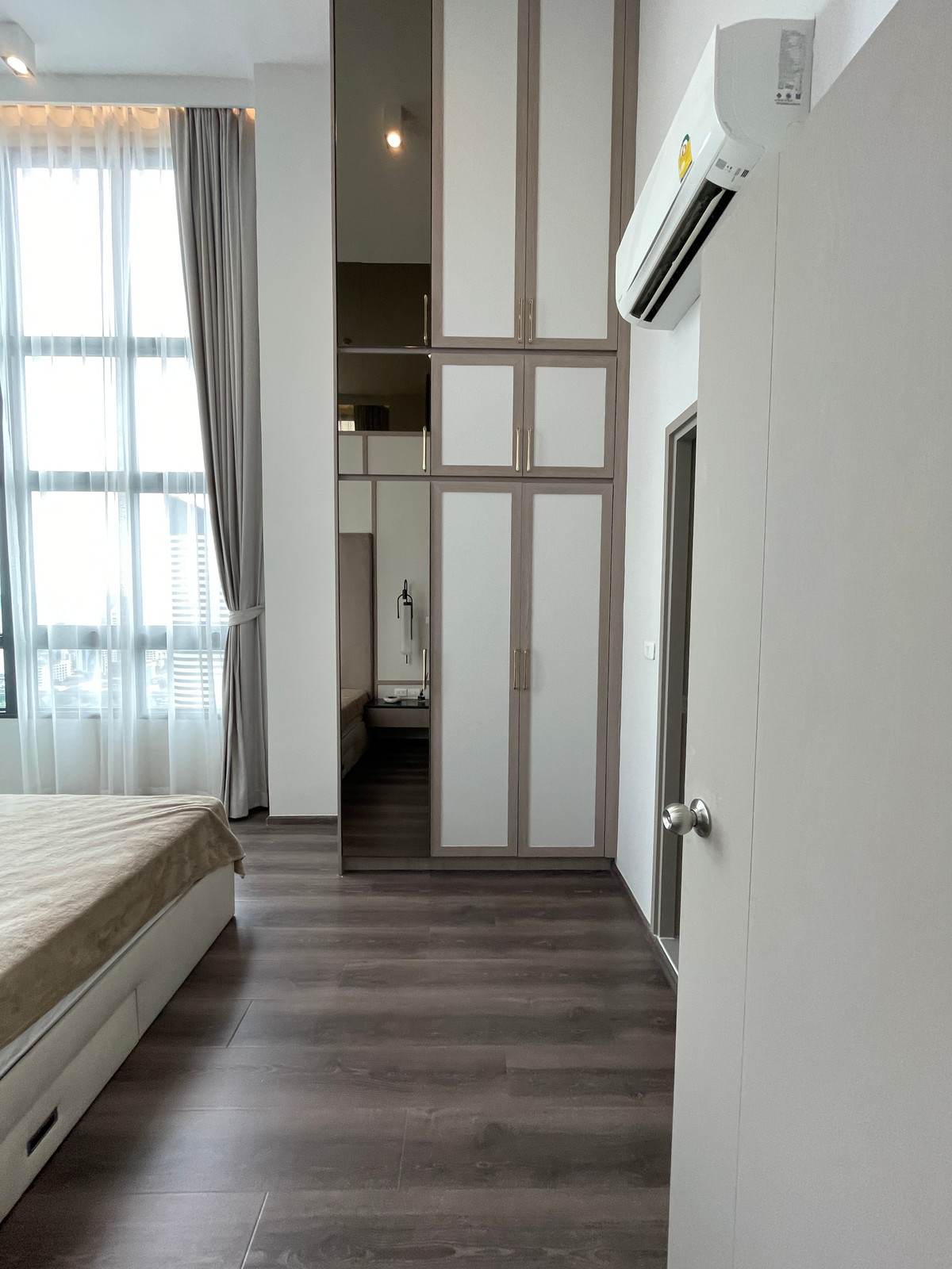 ขายคอนโดพระราม 9 เพชรบุรีตัดใหม่ RCA : ขายคอนโด IDEO พระราม 9 – อโศก | ห้องสวยชั้นสูง ราคาโปรสุดคุ้ม ใกล้ MRT พระราม 9 ฟังก์ชั่น 2 Bedroom Hybrid พร้อมเฟอร์ครบ เข้าอยู่ได้ทันที