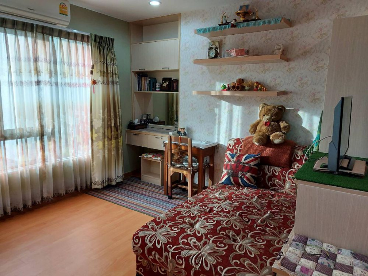 For SaleCondoRattanathibet, Sanambinna : Condo for sale, The Crystal, 5th floor, Soi Rewadee 2, ready to move in, prime location, near MRT Nonthaburi Government Center Station.