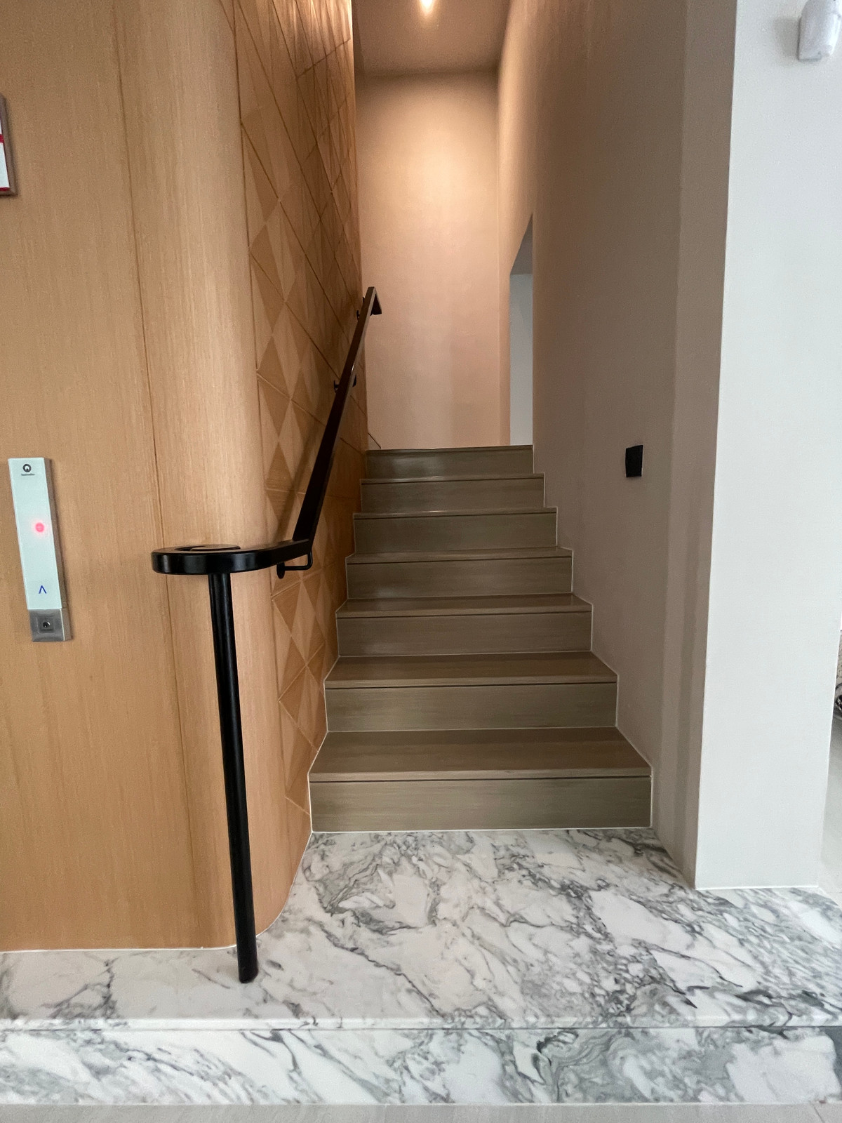 ขายบ้านเกษตร นวมินทร์ ลาดปลาเค้า : ขาย Providence Lane Kaset – Nawamin บ้านเดี่ยวหรู 3 ชั้น ลิฟต์ส่วนตัว + สระว่ายน้ำ ทำเลพรีเมียมลาดปลาเค้า 89 ฟังก์ชั่น 4 ห้องนอน | 5 ห้องน้ำ | 4 ที่จอดรถ บ้านเดี่ยว Luxury ระดับ Rare Item ทำเลศักยภาพ เกษตร–นวมินทร์ ใกล้ทางด่วน รถไฟฟ้า 2 สาย 