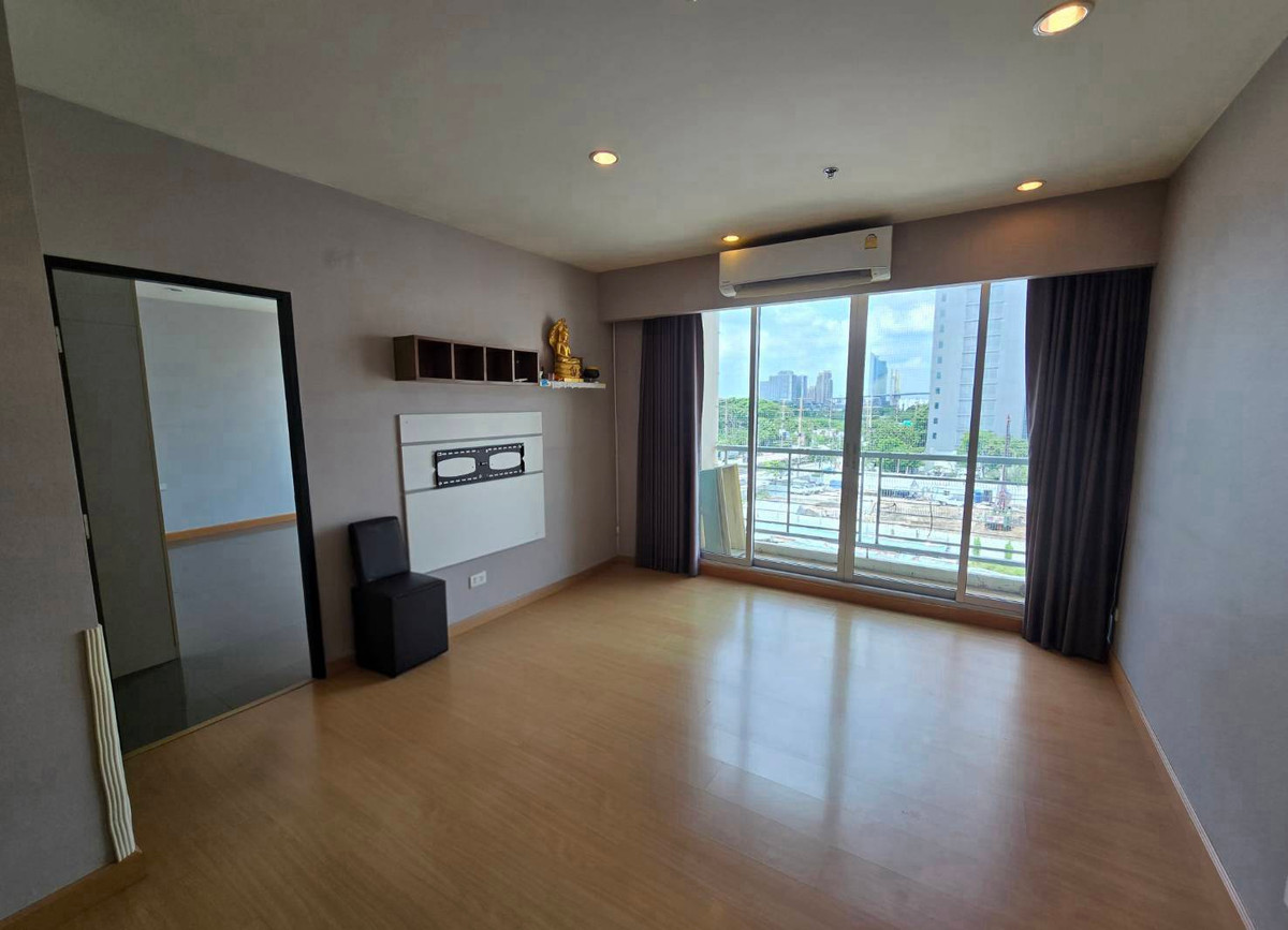 For SaleCondoRama3 (Riverside),Satupadit : Best Price Best Deal! Golden Opportunity for investors! 54.3 Sq.m Condo for SALE at The Star Estate at Rama 3 BRT Wat Pariwat right in front of the project!!