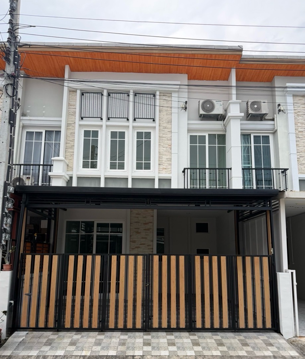 For RentTownhomeRama5, Ratchapruek, Bangkruai : For rent, Golden Town Song Charan Pinklao Village, price 15,000. baht, 4 bedrooms, 2 bathrooms. @infinitycondo
