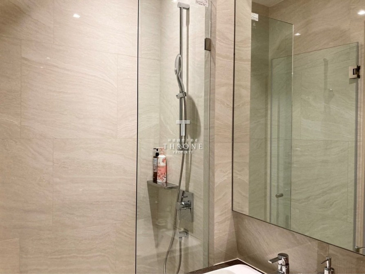 For Rent ✨️: The Esse at Singha Complex  (1 bed) 48 sq.m. 42,000 THB Tel. 092-423-5675 Cate Loading...